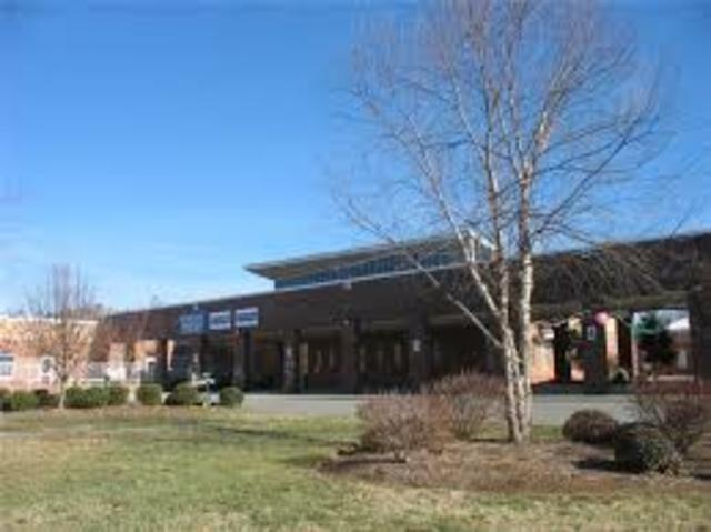 Empecé a ir al escuela primaria en Weddington.