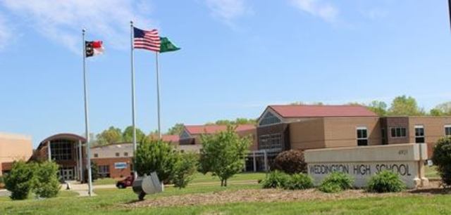 Escuelas movidas a Weddington