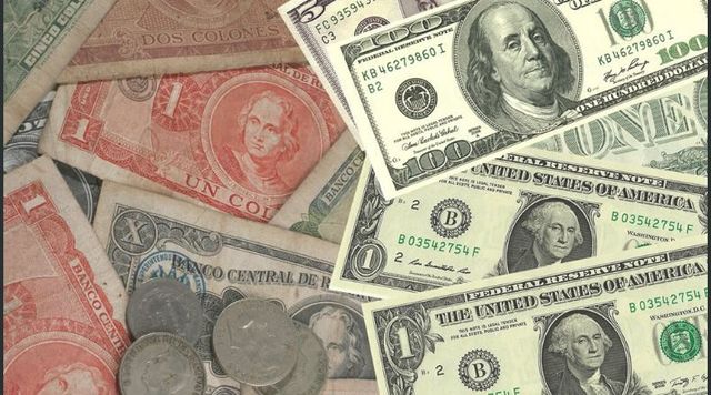 Ley de Integración Monetaria entro en vigencia.