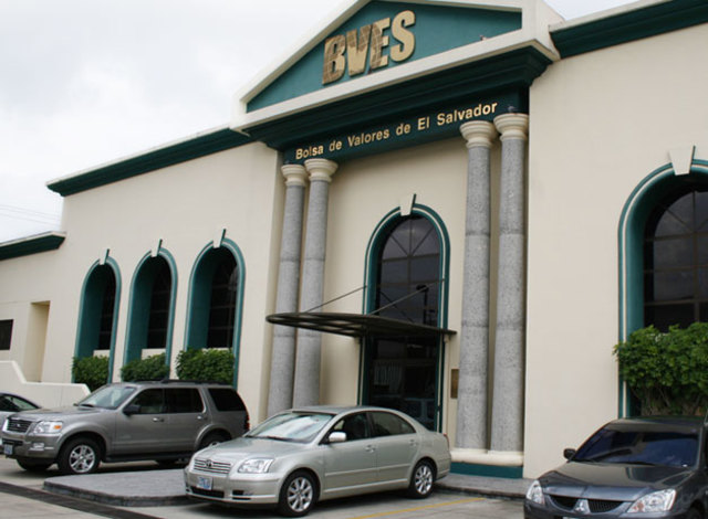 Aprobación de la Ley del Mercado de Valores.