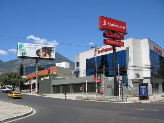 Bancos operando en El Salvador.
