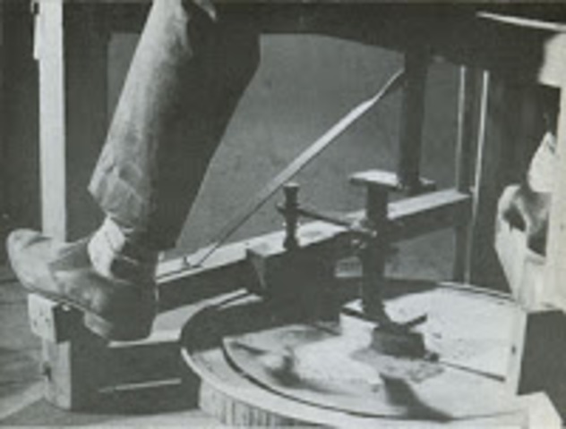 Torno accionado con el pie