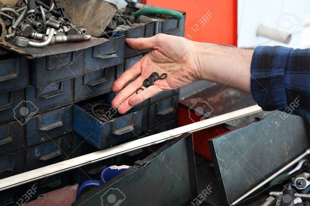 Habían varios talleres de tornillos