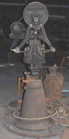 Diseñan Martillo pilon de vapor