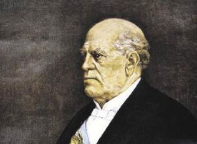 Continua su viaje por el norte de África y luego continua viajando