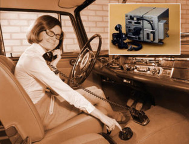 PRIMER TELÉFONO MÓVIL