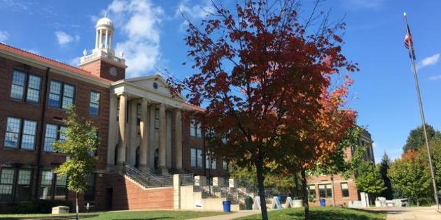 Fue a la escuela de West