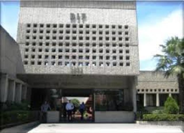 Creación del Sistema Nacional para el Desarrollo Integral de la Familia (DIF), resultado de la fusión del IMPIF y del IMAN