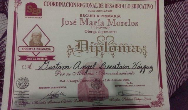 Obtuve un diploma por promedio.