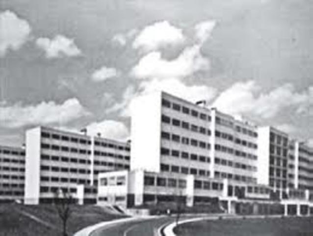 1942 Inicia actividades el Hospital Central Militar (Ciudad de México).