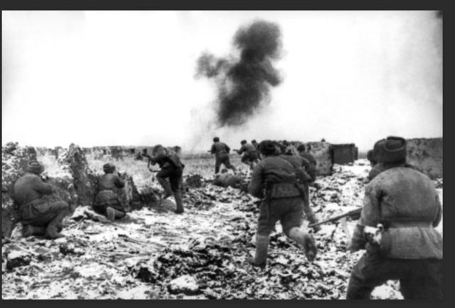 Soviets counterattack at Stalingrad