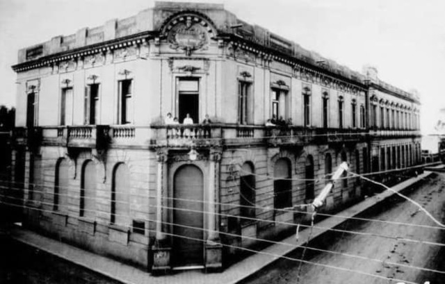 Funda el banco agrícola.