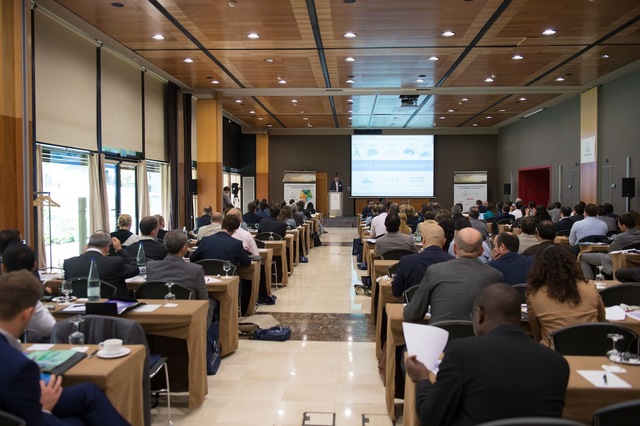 "La integración, desde el consumidor final hasta los primeros proveedores, de los procesos de negocio clave que proporcionan los productos, servicios, e información que aportan valor al consumidor final”