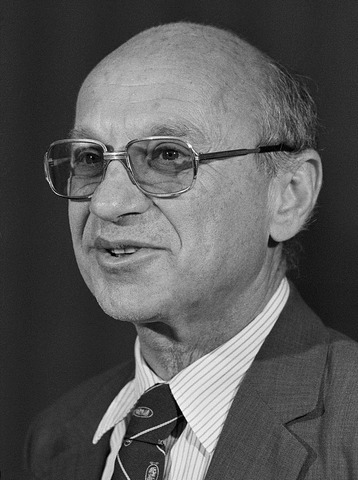 Milton Friedman presenta versión sobre el rol de las empresas
