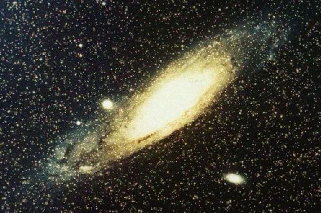 Hubble descubre que el Universo se está expandiendo