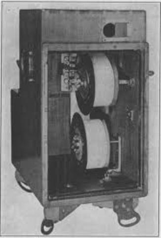 L.A.A.Le Prince: Càmera equipada amb 16 objectius i obturadors electromagnètics que fa servir 2 rotlles de la mateixa pel·lícula, alternant. Un nou model amb un sol objectiu en el que la pel·lícula avança gràcies al moviment intermitent de la bobina.