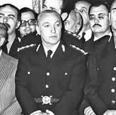 Rega, Lastiri, Ricci y Lorenzo Miguel parten a avisar a Perón lo que sucede en Argentina