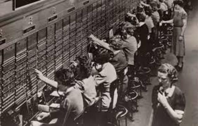 Se instala la primera central Telefónica en New Haven, EE.UU.