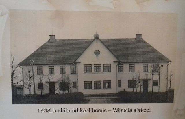 Kivist kahekorruseline hoone