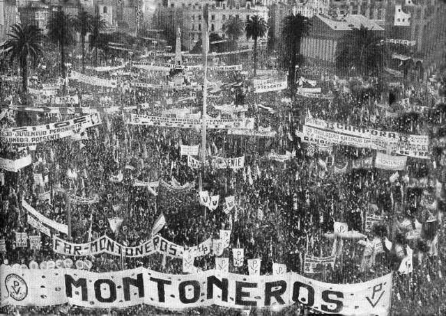 Montoneros en plaza de Mayo