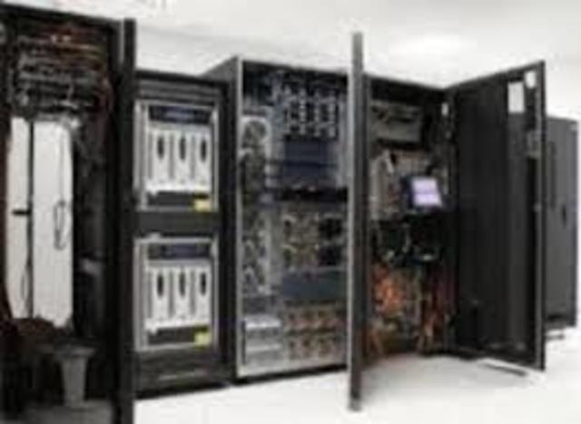 Se introduce el termino mainframes,computadoras encerradas en cuartos