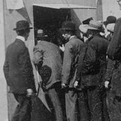 France Mobilizes to support a russian ally