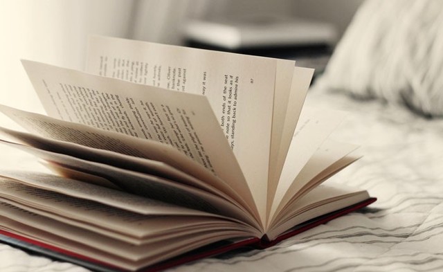 Libro impreso con tipos móviles