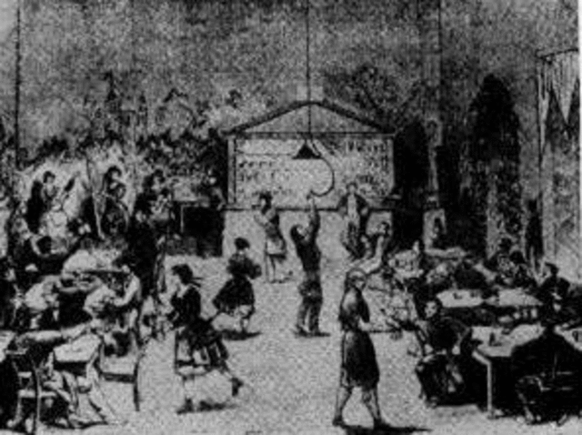 Chicas atendiendo sobre patines