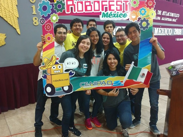 Staff en competencia Robofest