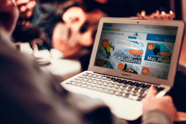 Auge de las reservas de viaje por internet.