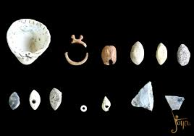 3500 a.C: Armas y joyas en “poblados”