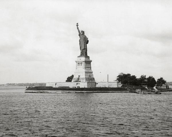 Misha Immigrates to America and Changes his Name to Jack