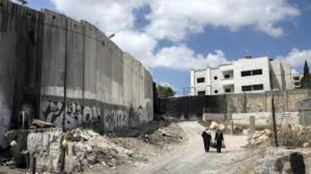 Israel begins building Giant wall