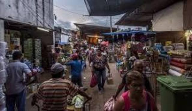 Degradación y precarización de construcciones y perdida de la importancia del Mercado