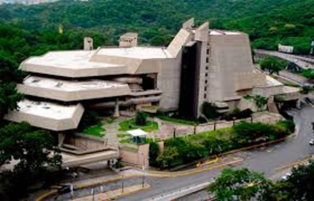 En su honor, el principal complejo cultural de Caracas, inaguraron un teatro con el nombre (Teatro Teresa Carreño).