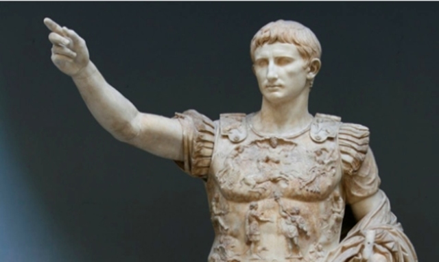 Trajano , siendo procedente de Itálica (Sevilla), es proclamado el nuevo emperador del imperio romano.