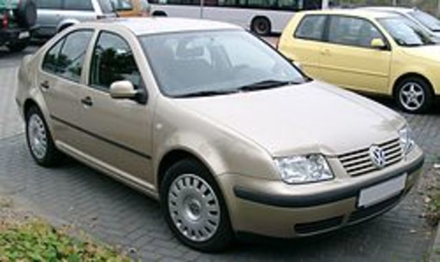 VOLKSWAGEN BORA SEDAN