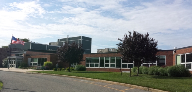 Yo vé a la escuela de South Hunderdon.