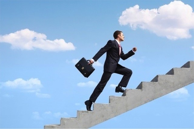 Tener un puesto importante.