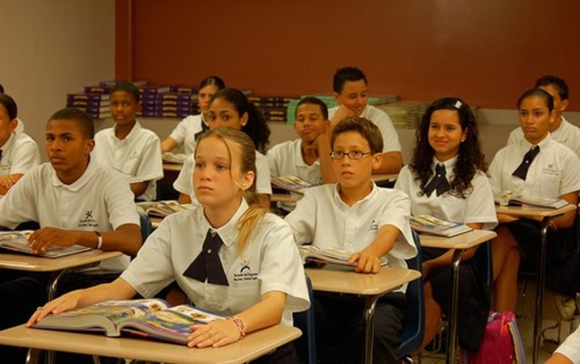 Bajo Luis Munoz Marin.