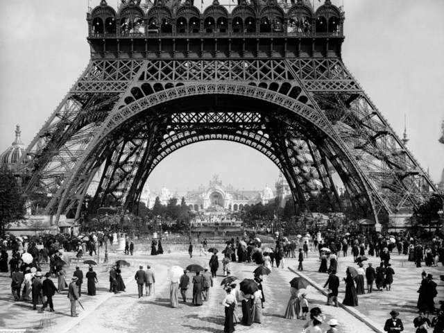 Nace en París, Francia