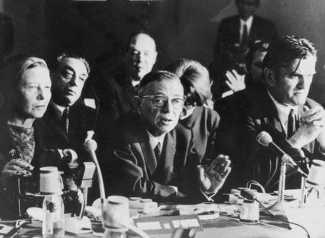 Participó en el Tribunal Russell