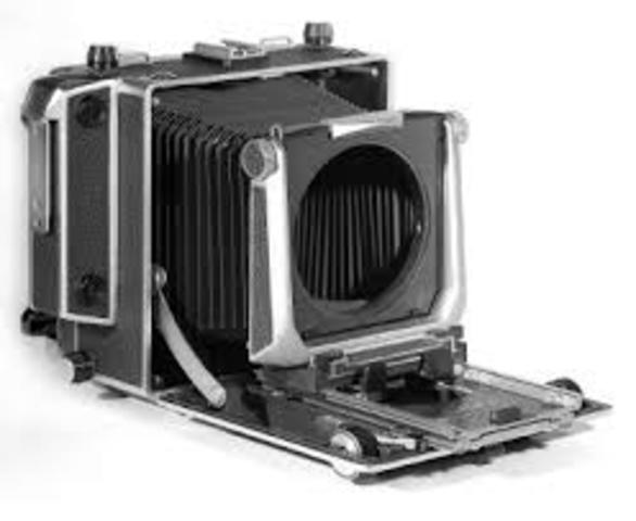 LA CÁMARA FOTOGRÁFICA