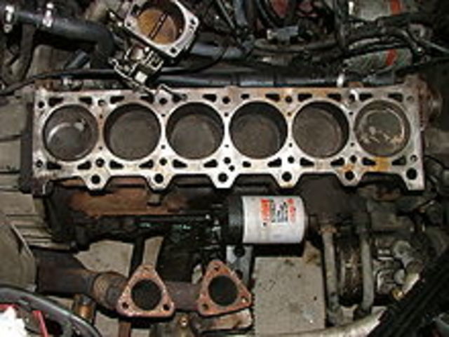 Primer motor con 6 cilindros