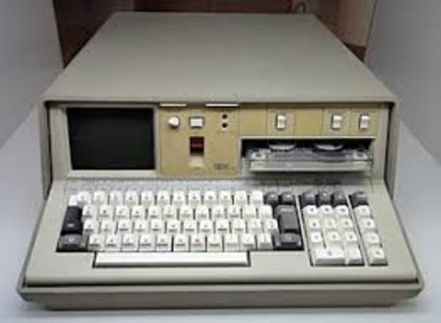 ESTA ES LA SEGUNDA GENERACION Y LA PRIMERA EVOLUCION DE LOS ORDENADORES HACIA EL MUNDO MODERNO 1975 IBM 5100.