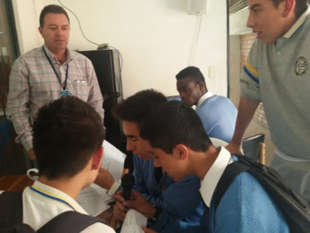 TECNOLOGÍA   Vs   EDUCACIÓN