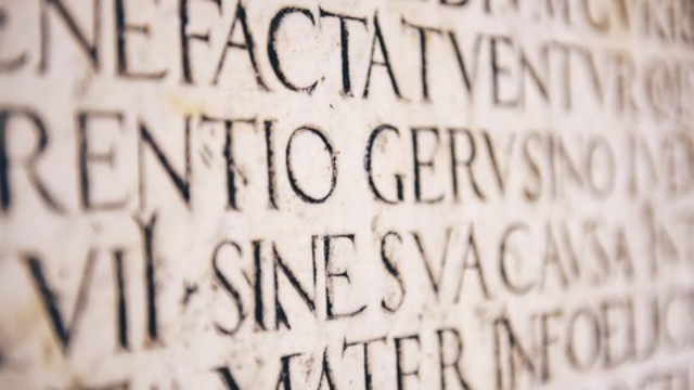 Se recupera el latín.