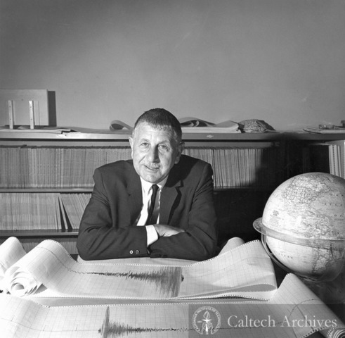 Fondos oceánicos profundamente bajo los continentes (Hugo Benioff)