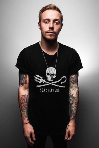 Nuevo vocalista principal.