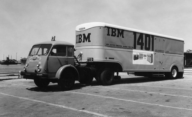 Fabricato adquirió un IBM 1401